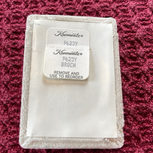 Vintage Krementz 14K Gold Overlay Brooch, Number 9623Y, Excellent Condition - Picture 6 of 11